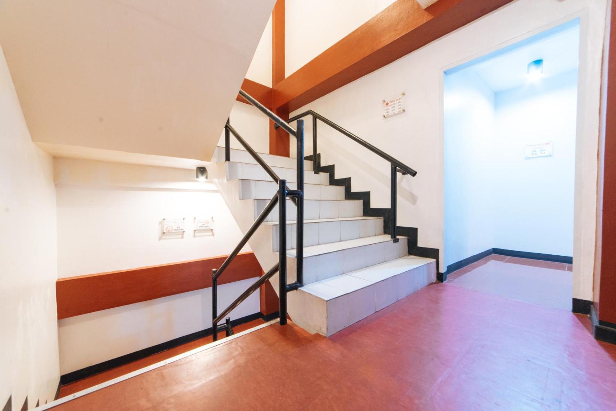 Reddoorz At Nirvana Pension House Bacolod Exterior photo